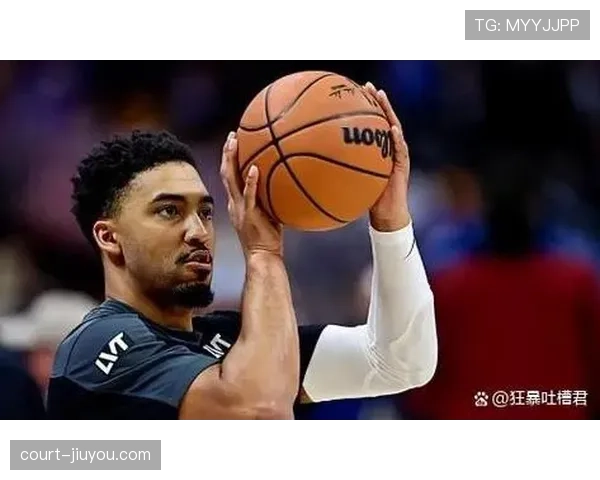肯扬·马丁挡拆制造错位提升防守效率明显优于同期内线伙伴